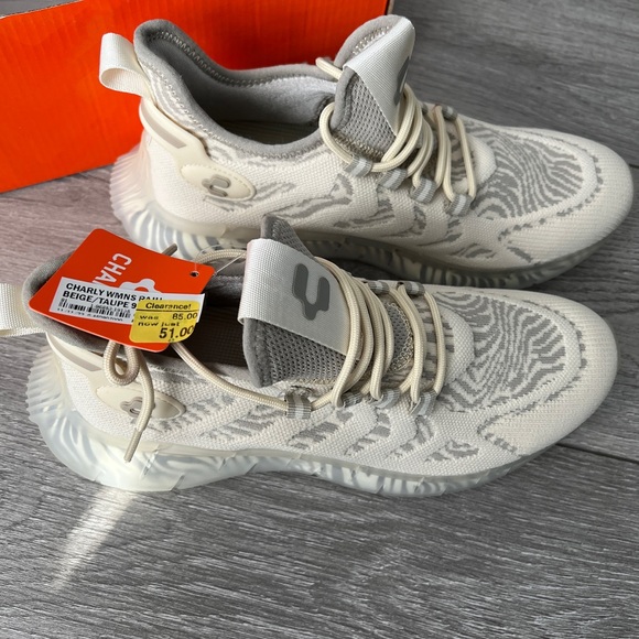 Charly Cream and Gray Running Shoes, NWT, Size 9 - Picture 1 of 5